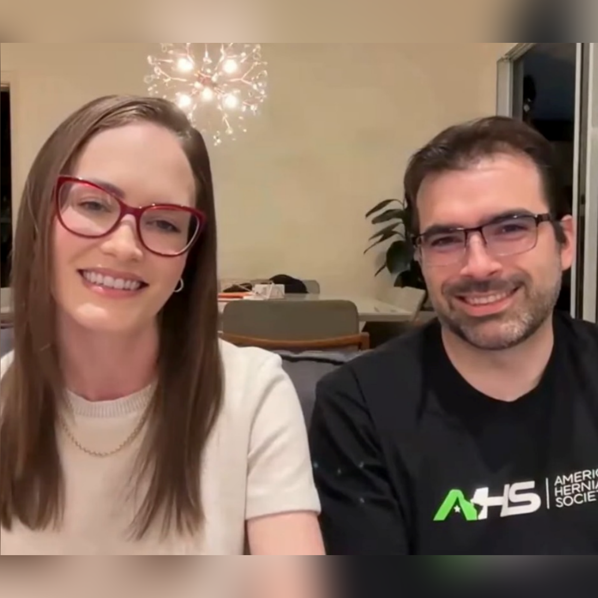 Hernia Couple no podcast HerniaTalk LIVE: nossa jornada na cirurgia de hérnia para o mundo