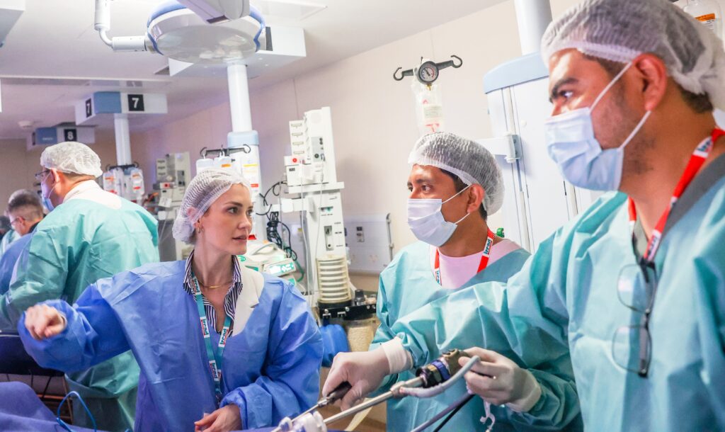 Cirurgiões especialistas em cirrurgia de hérnia inguinal e abdominal