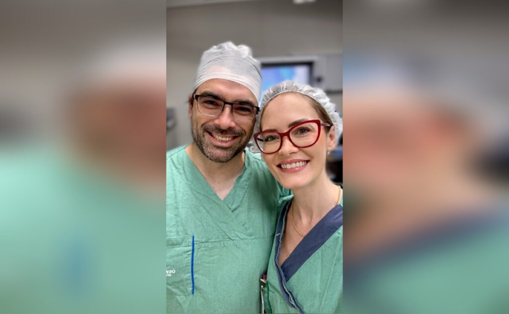 Dr. Paulo Barros e Dra. Natália Pascotini, cirurgiões especializados em cirurgia de hérnia abdominal