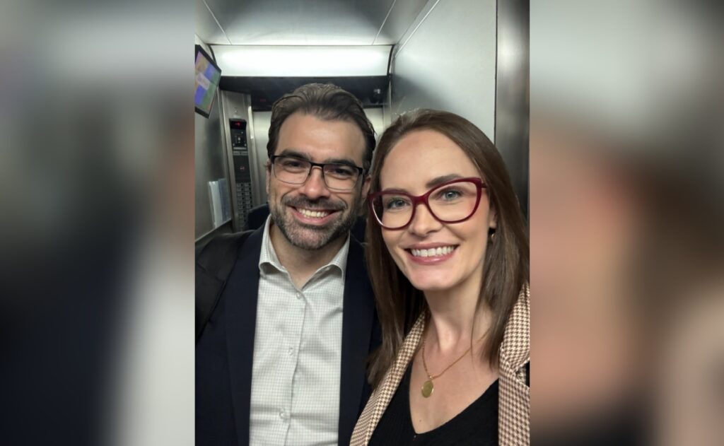 Dr. Paulo Barros e Dra. Natália Pascotini, cirurgiões dedicados ao tratamento das hérnias abdominais.