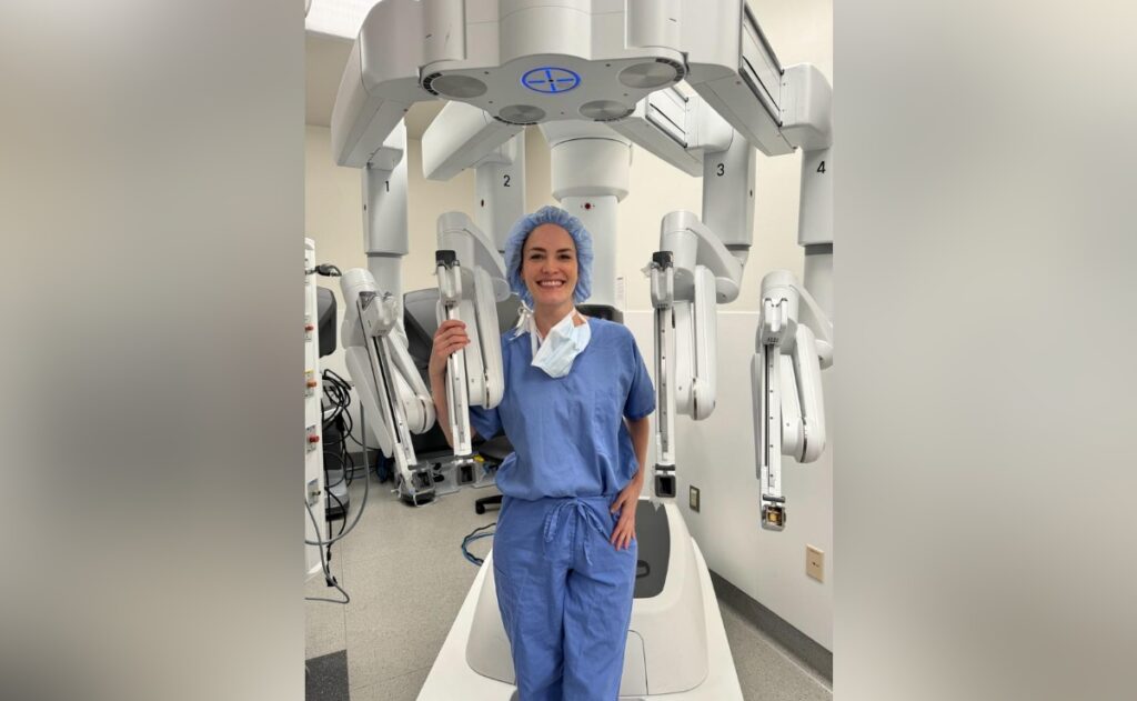 Dr. Paulo Barros e Dra. Natália Pascotini, cirurgiões dedicados ao tratamento das hérnias abdominais.