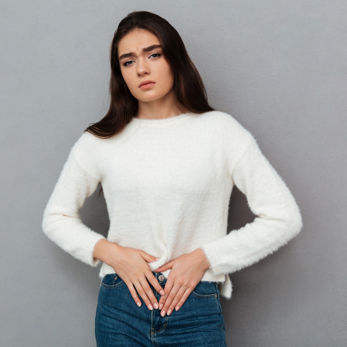 Dor na virilha em mulheres pode ser sinal de hérnia inguinal ou femoral